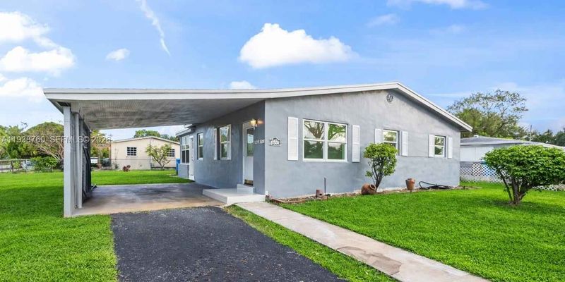 West Park House: 4685 SW 33rd Dr