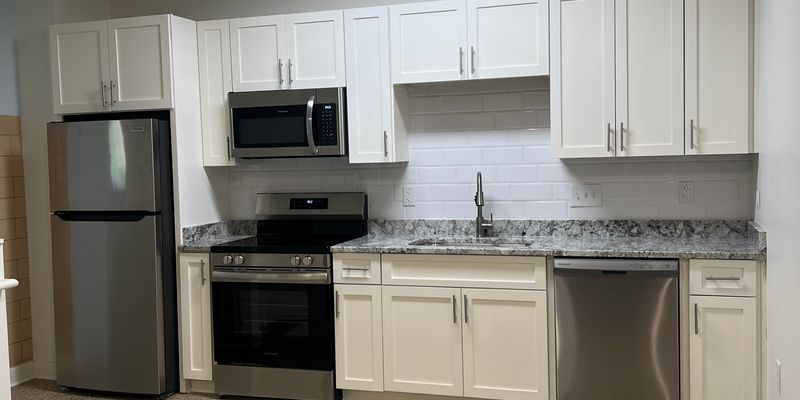 Pulaski Apartment: 500 Pico Terrace