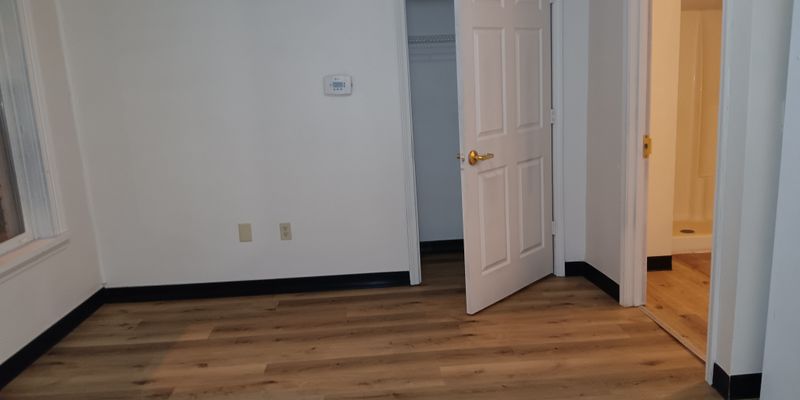 Irvine Apartment: 114 Collins St