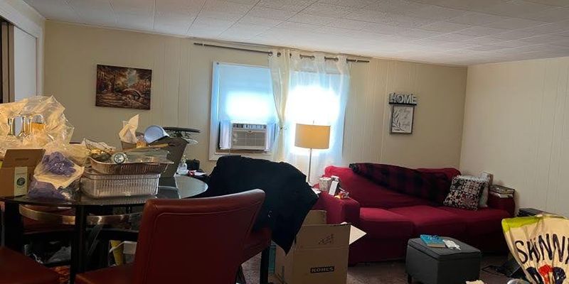 Holbrook Apartment: 70 Belcher St