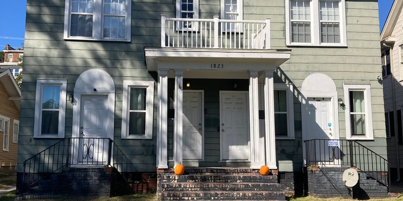 Columbia Townhome: 1823 Devine St
