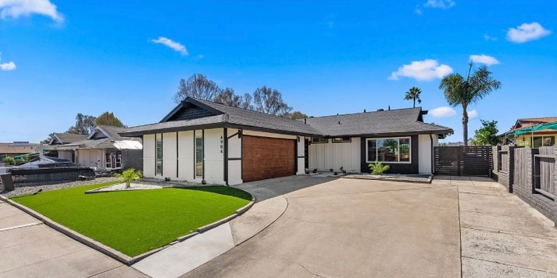 San Diego House: 4984 Gaylord Dr