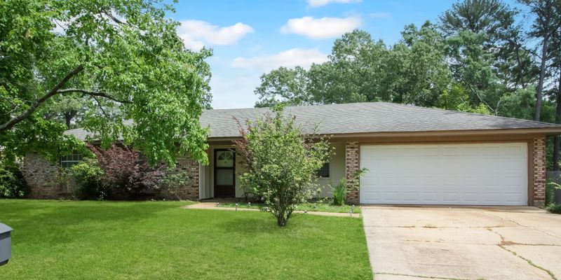 Brandon House: 54 Willowbrook Ln