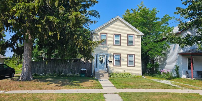 Manitowoc House: 628 N 9th St