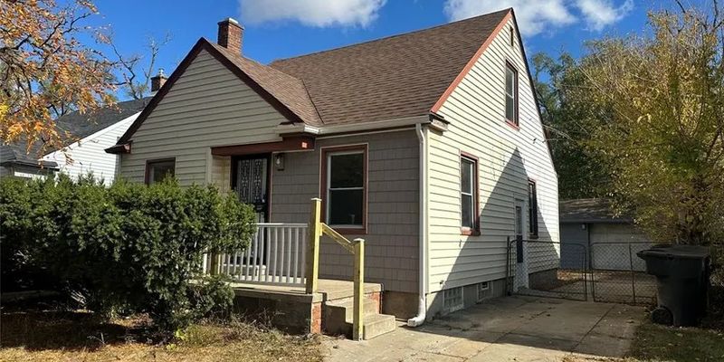 Detroit House: 20084 Greenview Ave