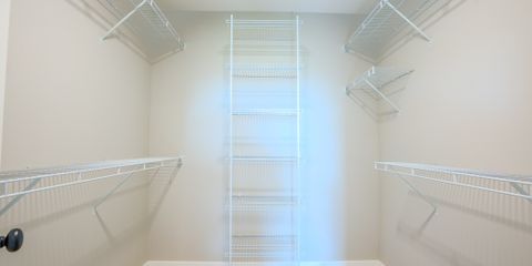 127KinsleyBathroom2Closet.jpg