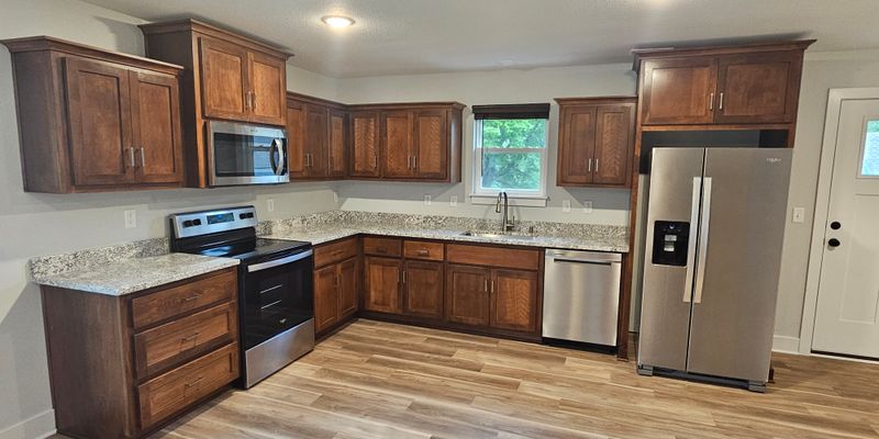 Oak Grove Apartment: 1205 SW Locust St