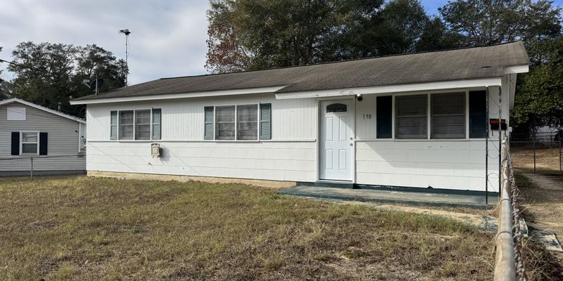 Ozark House: 198 Roosevelt Ave