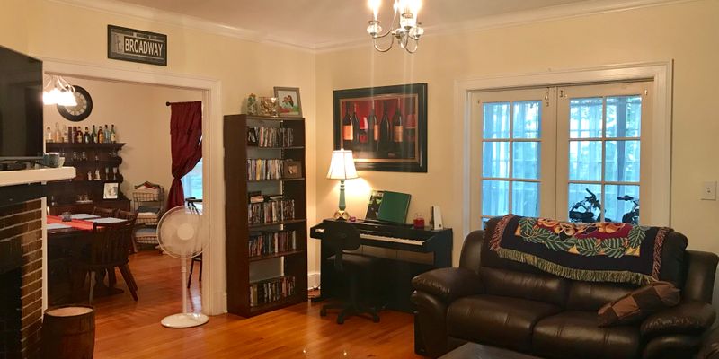 West Hartford Apartment: 883 Farmington Avenue