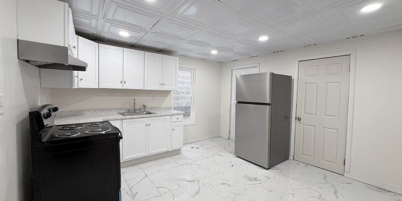 Plymouth House: 212 Center Ave