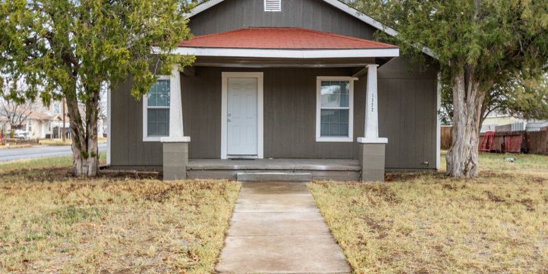 Odessa House: 1322 N Lincoln Ave