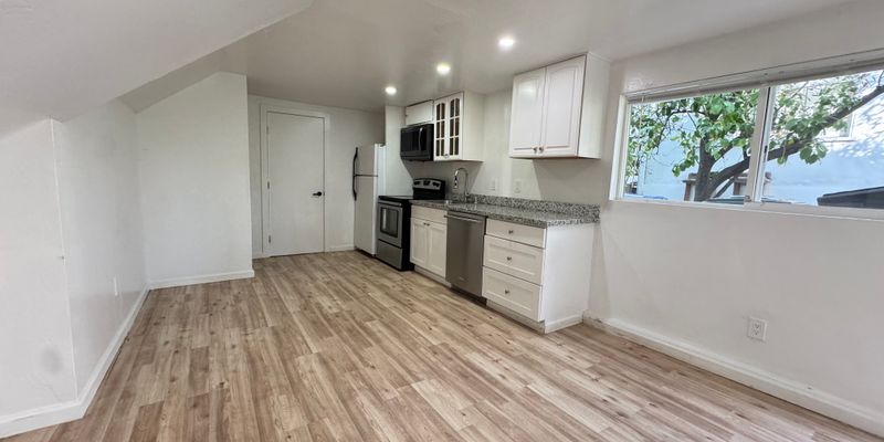 Pittsburg House: 535 Central Ave #2