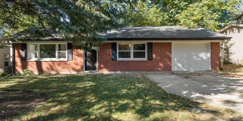 Coralville House: 706 14th Ave