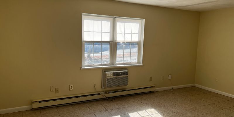 Leominster Apartment: 740 Central St