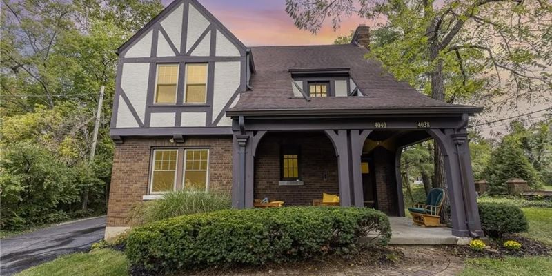 Cincinnati Apartment: 4038 Clifton Ave