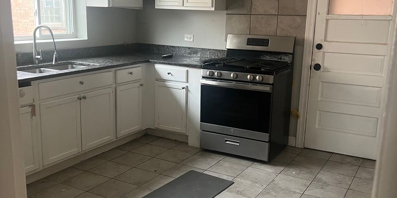 Bellwood Apartment: 1013 Bellwood Ave