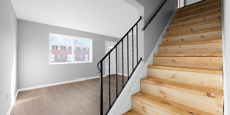 Columbus Townhome: 386 Barnett Road