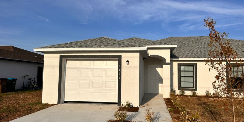 Cape Coral House: 1421 NE 8th Pl