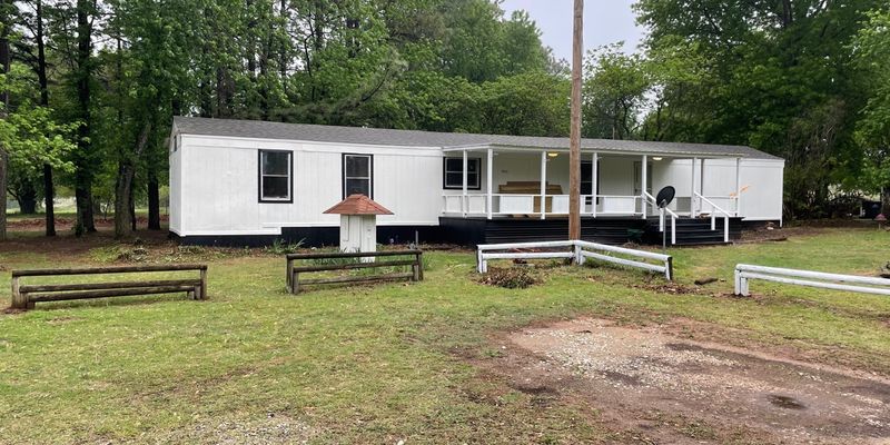 Slaughterville House: 6880 N Sun Country Rd