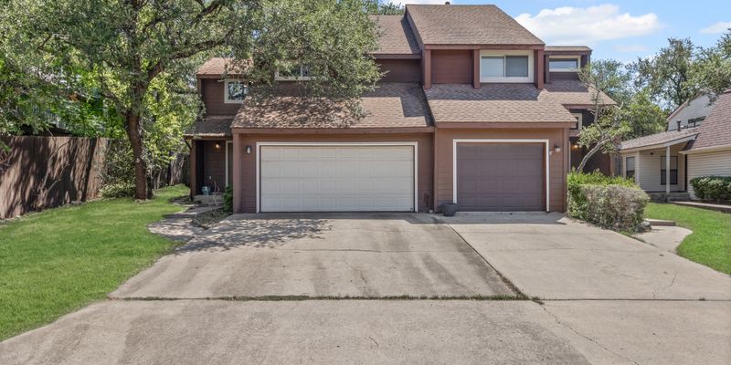 Austin House: 8113 Baywood Dr