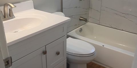 Bathroom 2.JPG