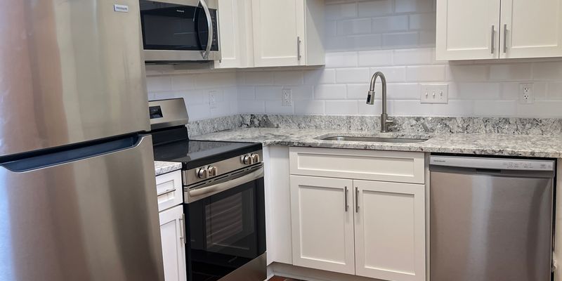Pulaski Apartment: 500 Pico Terrace