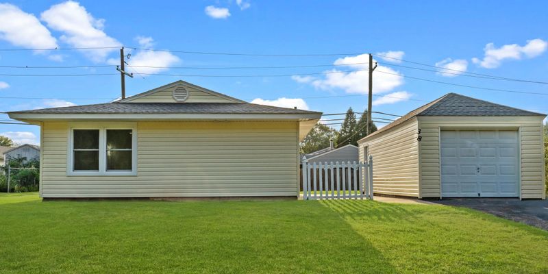Levittown House: 38 Indian Creek Dr