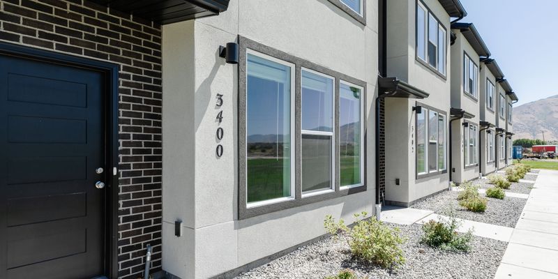 Nibley House: 3389 1010 W