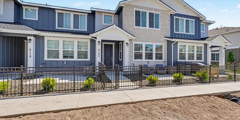 Eagle House: 4125 W Perspective St