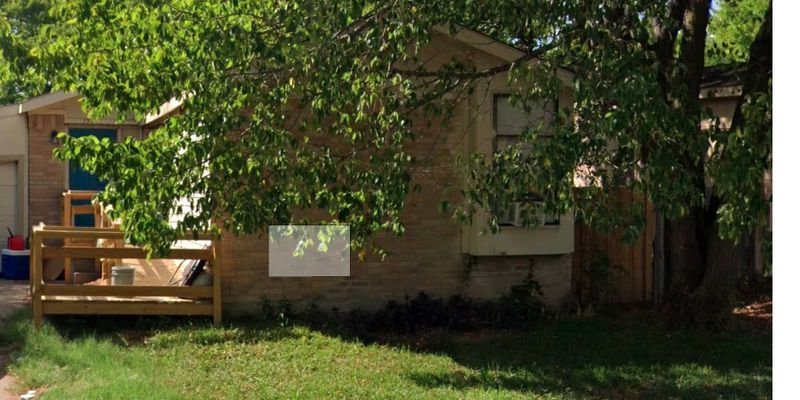 Mesquite House: 123 Woodhill Street