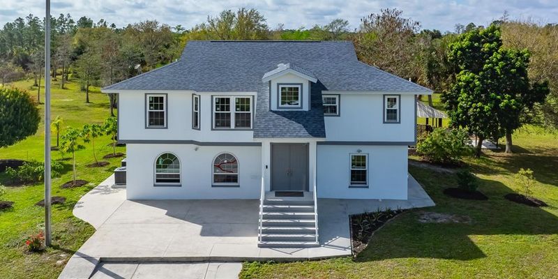 Naples House: 220 39th Ave NW