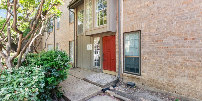 Dallas House: 10438 High Hollows Dr