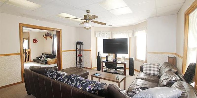 Montello Apartment: 136 Main St