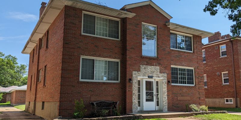 St. Louis Apartment: 5825 Sunshine Drive