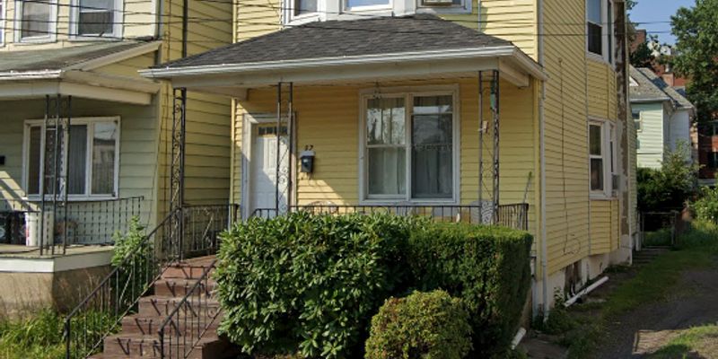 Wilkes-Barre House: 92 Lockhart St