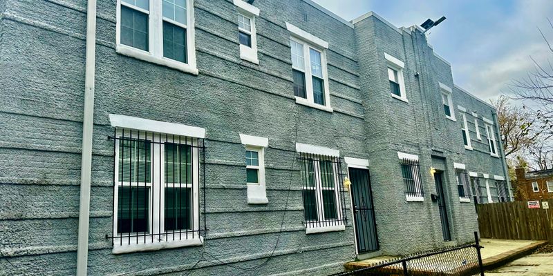 Washington Apartment: 4632 Hillside Rd SE