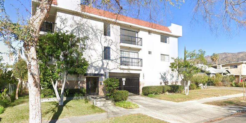 Glendale Apartment: 1117 Elm Ave