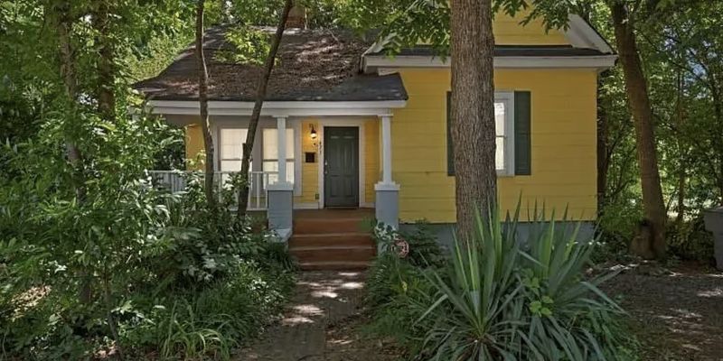 Charlotte House: 427 E 22nd St