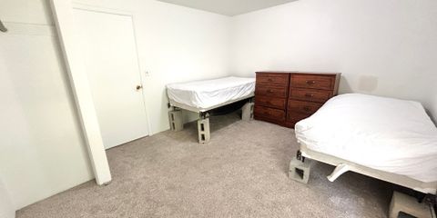 Pinnacle Unit B 7 Bed2.JPG