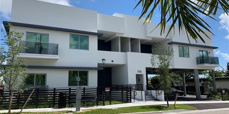 Hallandale Beach Apartment: 520 Foster Rd