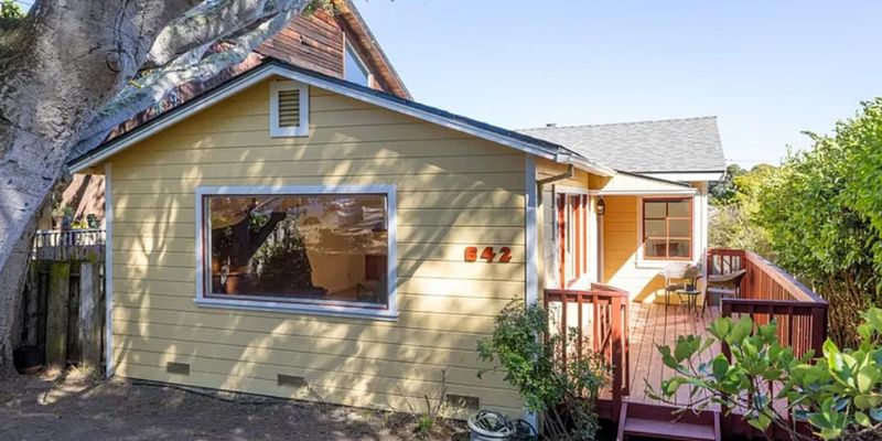 Monterey House: 642 Cypress St