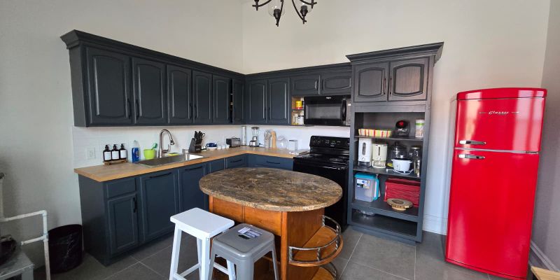 Montgomery Apartment: 1834 Highland Ave