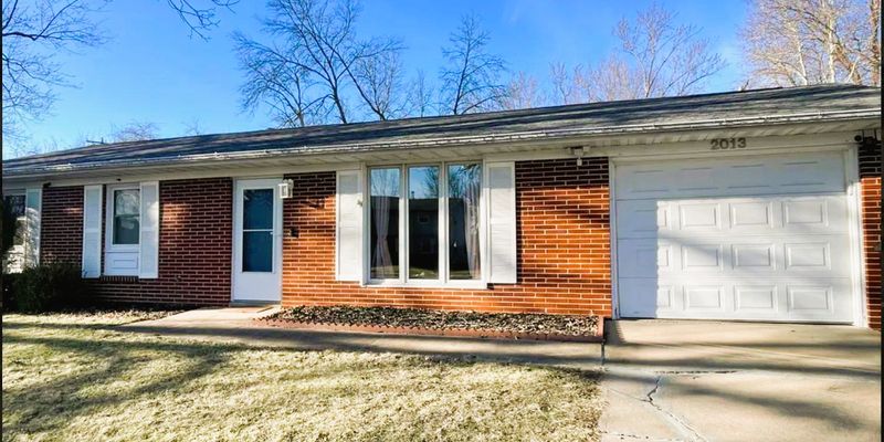 Coralville House: 2013 9th St
