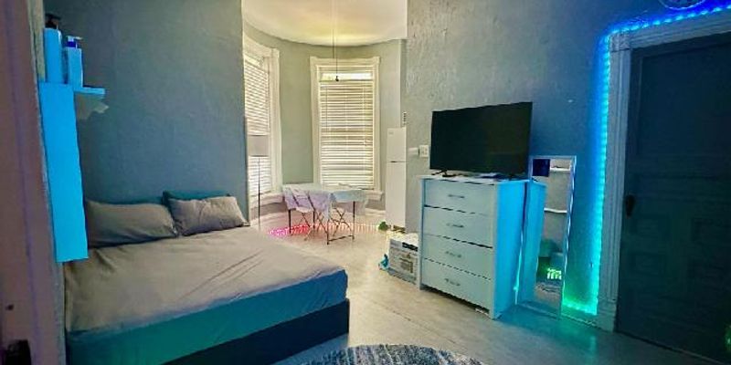 Dubuque Apartment: 1941 Madison St