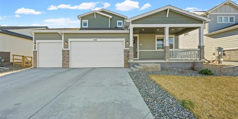 Windsor House: 837 Hummocky Wy