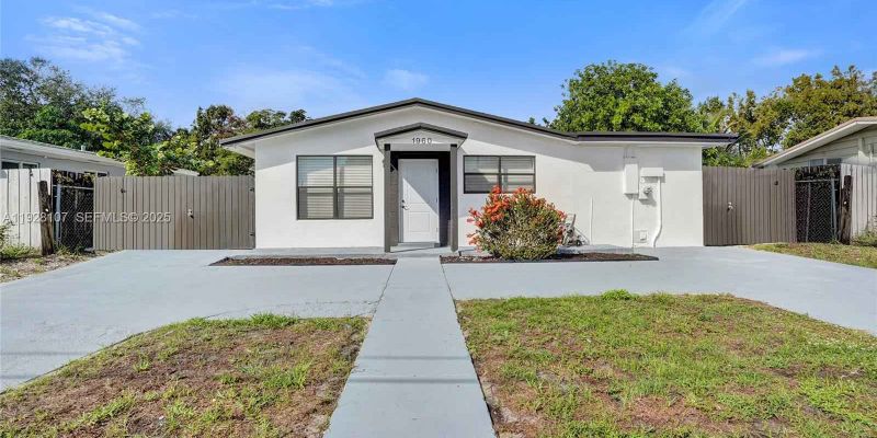 Miramar House: 1960 SW 68th Way