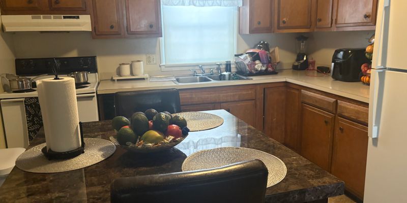 Leominster Apartment: 76 Lorchris St