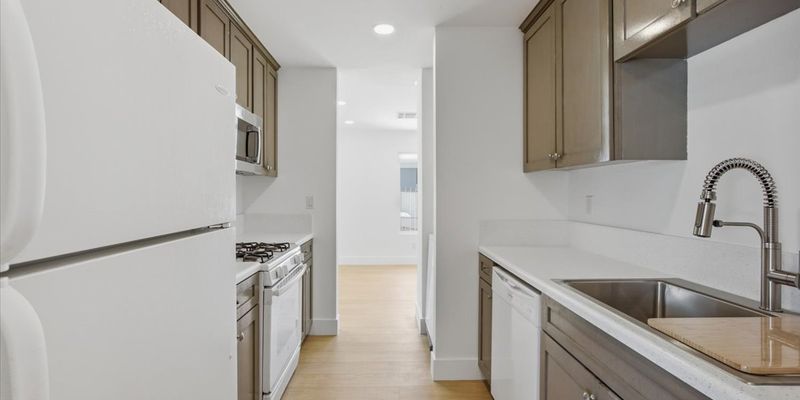 Gardena Apartment: 1040 W 165th Pl