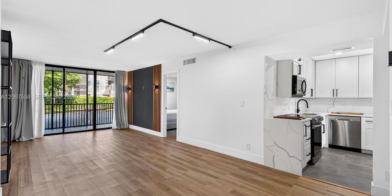 Miami Apartment: 3301 N Country Club Dr