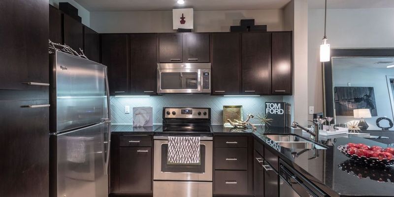 Houston Apartment: Maxie St